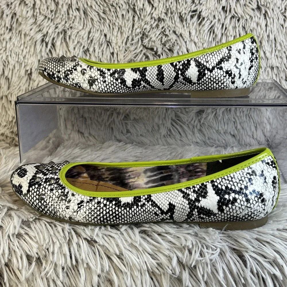 Pink & Pepper Ballet Flats 7.5 M Black White Snakeskin Leatherette Studded Green
